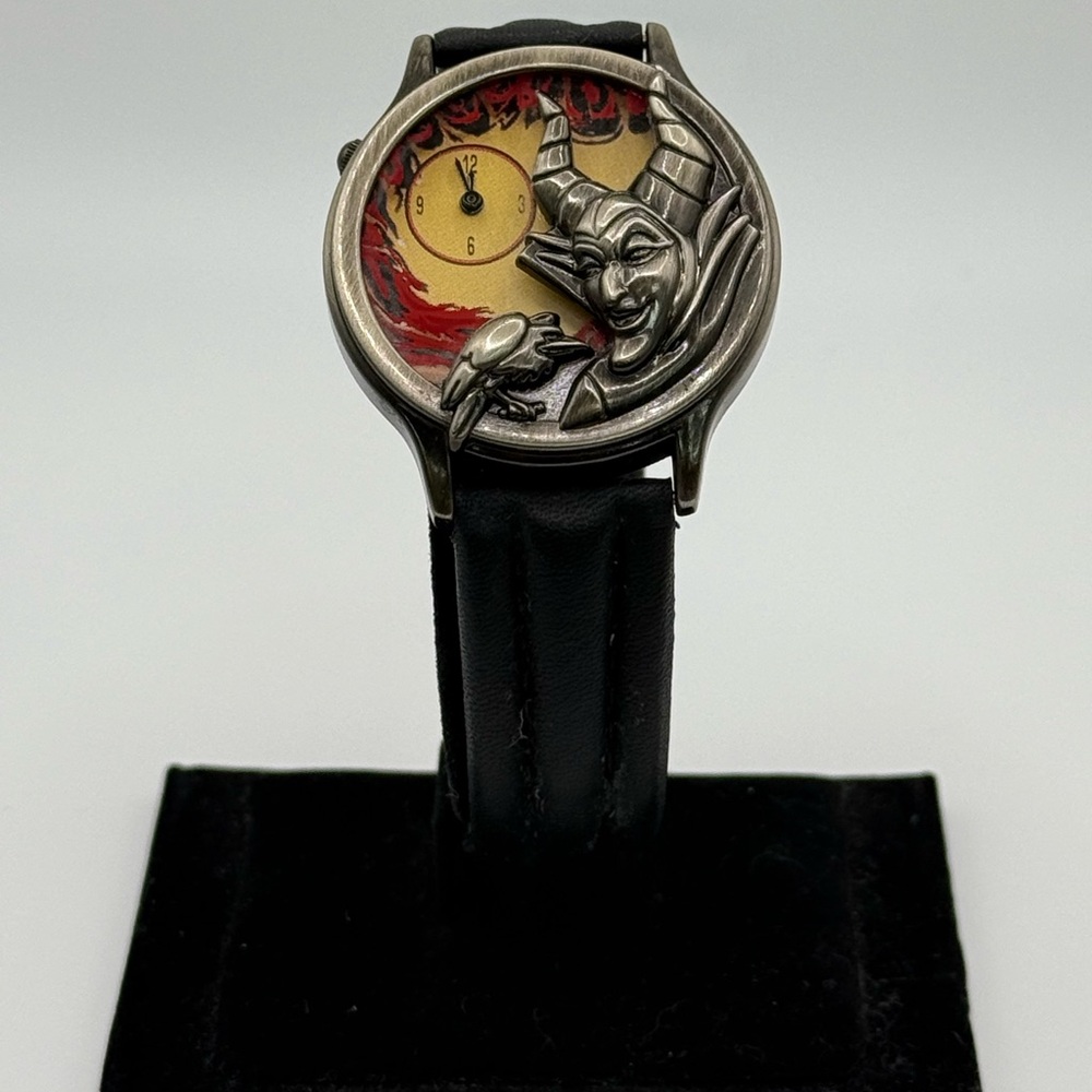 Maleficent Super Rare 12/25 AP “Sleep Tight” Disney Watch. Keeps good time. - Picture 2 of 11